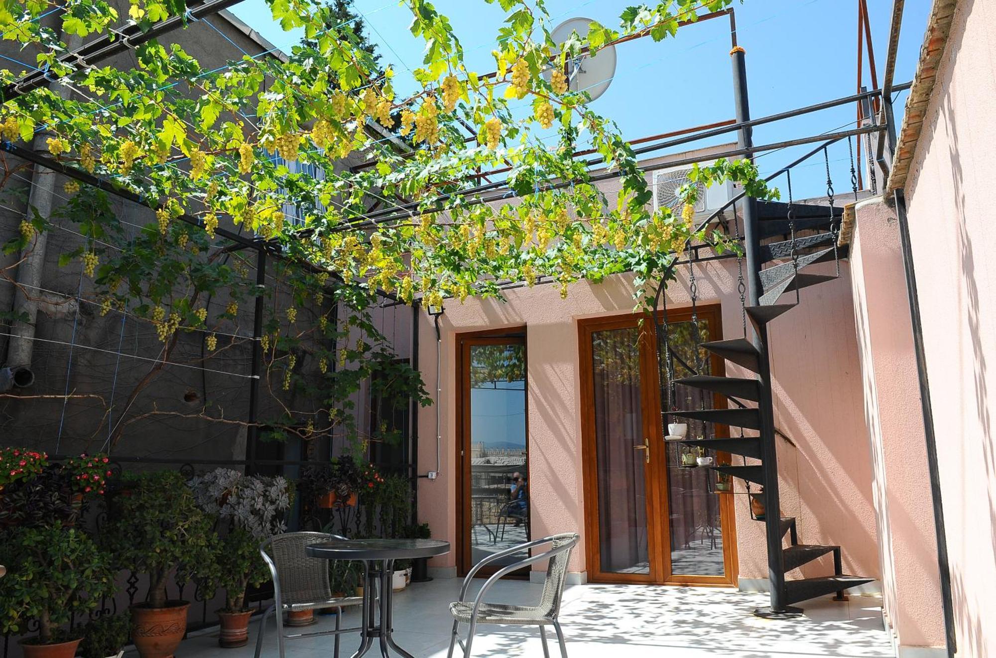 Janika Apartments Tbilisi ภายนอก รูปภาพ